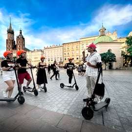 Tour in scooter elettrico: Tour della città vecchia - 2 ore di magia!