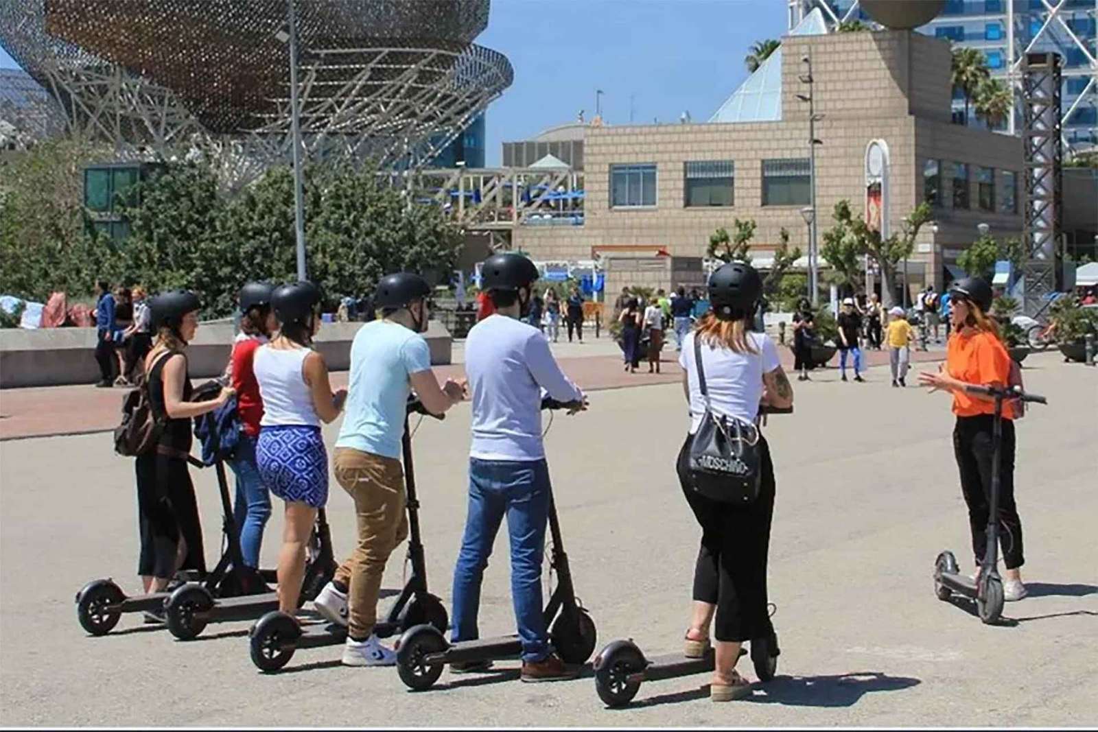 Tour in scooter elettrico: Tour della città vecchia - 2 ore di magia!