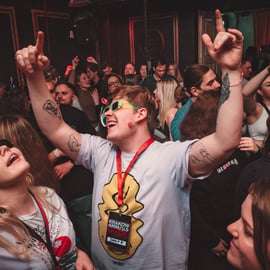 Cracovia: Pub Crawl con 1 hora de bebidas alcohólicas ilimitadas