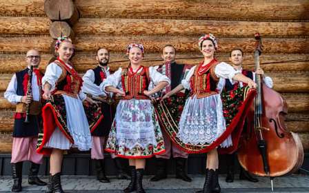 Desde Cracovia: Espectáculo folclórico polaco con cena libre