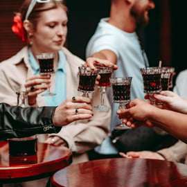 Cracovia: ruta de bares durante el día con 30 minutos de barra libre y karaoke