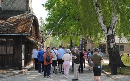 Cracovia: Auschwitz-Birkenau Tour guiado con servicio de recogida y comida