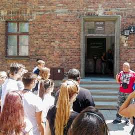 Cracóvia: Visita guiada a Auschwitz com serviço de busca e almoço opcional