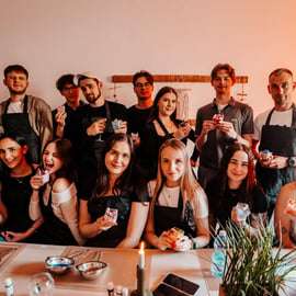 Cracovia: taller para hacer tu propia vela con vino y música