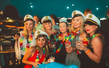 Cracovia: Fiesta en barco con bebidas ilimitadas