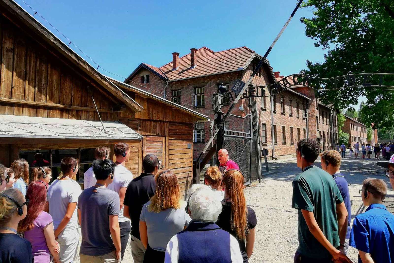 Cracóvia: Visita guiada a Auschwitz com serviço de busca e almoço opcional