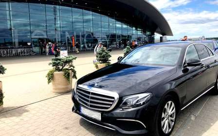 Cracovia: Traslado privado desde/hasta el aeropuerto de Cracovia (KRK)