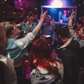 Cracovia: Pub Crawl con 1 hora de bebidas alcohólicas ilimitadas