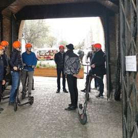 Tour in scooter elettrico: Tour della città vecchia - 2 ore di magia!
