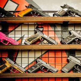 Cracovia: Esperienza di tiro al poligono con AK-47 e servizio di prelievo in hotel