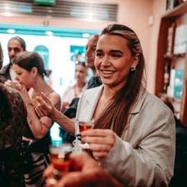 Cracovia: ruta de bares durante el día con 30 minutos de barra libre y karaoke