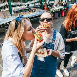 Cracovia: Visita guiada de la ciudad en E-Scooter con degustación de comida