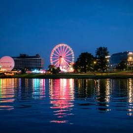 Cracovia: crucero al atardecer y de noche en un barco tradicional de madera