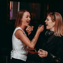 Cracovia: ruta de bares durante el día con 30 minutos de barra libre y karaoke