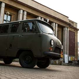 Cracovia: Visita guiada a Nowa Huta en un coche clásico