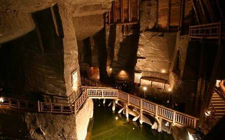 Desde Cracovia: visita guiada a la mina de sal de Wieliczka con traslado
