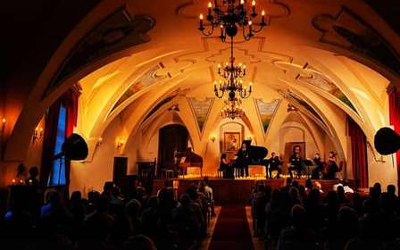 Cracovia: concierto en directo de Queen a la luz de las velas