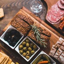 Cracóvia: Tour guiado de vodca com degustação de comidas e bebidas
