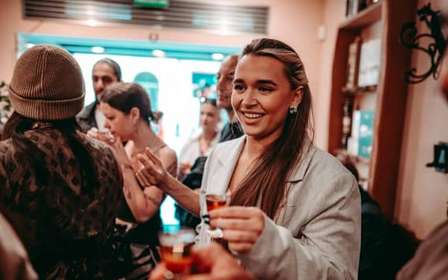 Cracovia: ruta de bares durante el día con 30 minutos de barra libre y karaoke