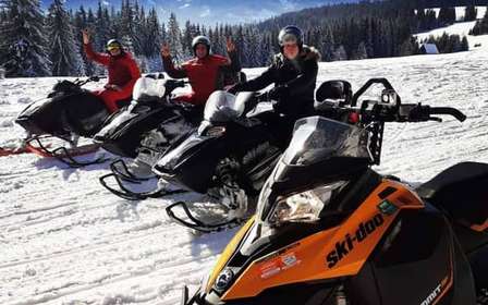 Desde Cracovia: Excursión en moto de nieve y baños termales de Zakopane